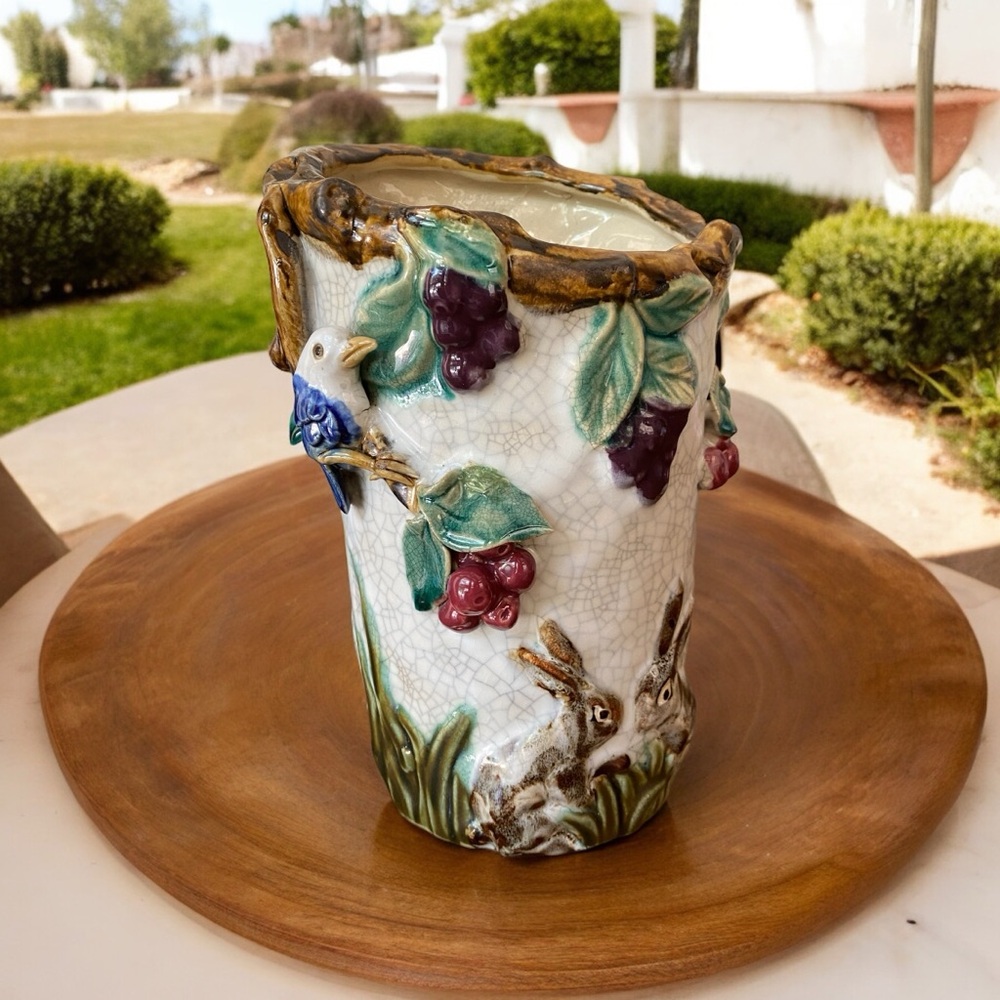 Antique Majolica Vase with many applied, high-relief details. - Picture 11 of 15